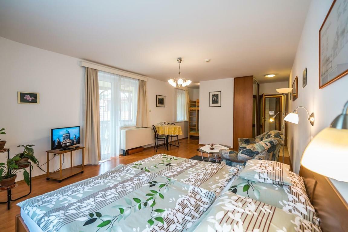 Szent Kristof Panzio Hotel เอสแตร์กอม ภายนอก รูปภาพ
